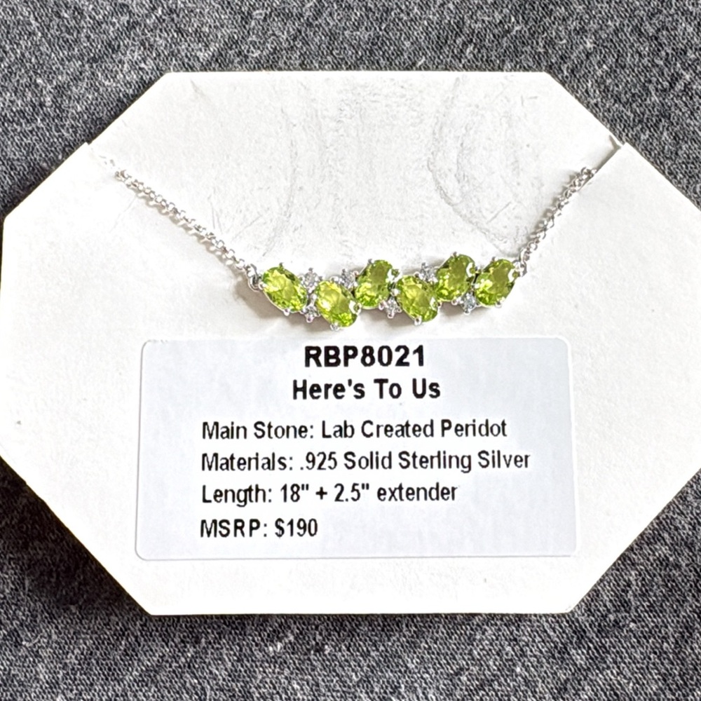 Green and Silver Necklace with Elegant Design